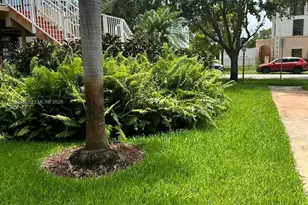 411 S Crescent Dr, Hollywood, FL 33021 - Photo 9