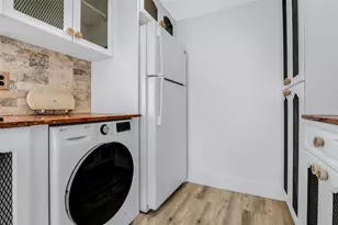 285 NE 191st St, Miami, FL 33179 - Photo 13