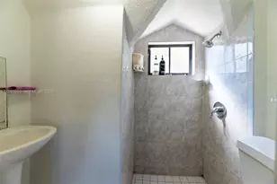 1238 NE 112th St, Miami, FL 33161 - Photo 21