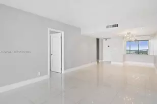 20301 W Country Club Dr, Aventura, FL 33180 - Photo 15