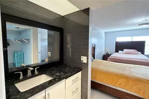 12500 SW 5th Ct, Pembroke Pines, FL 33027 - Photo 5