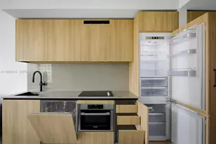 121 NE 5th St, Miami, FL 33132 - Photo 5