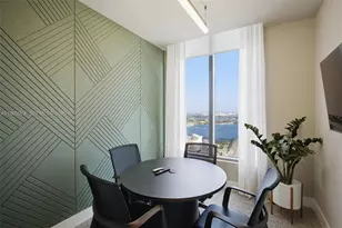 121 NE 5th St, Miami, FL 33132 - Photo 29