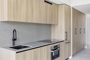 121 NE 5th St, Miami, FL 33132 - Photo 23