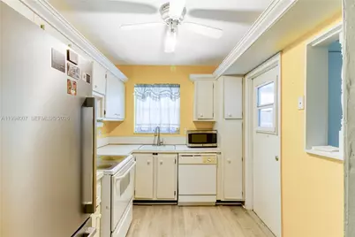 804 SE 7th St #107, Deerfield Beach, FL 33441 - Photo 11