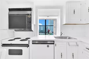 1000 Parkview Dr, Hallandale Beach, FL 33009 - Photo 19