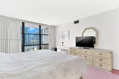 1000 Parkview Dr #822, Hallandale Beach, FL 33009 - Photo 15