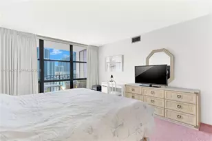 1000 Parkview Dr, Hallandale Beach, FL 33009 - Photo 15