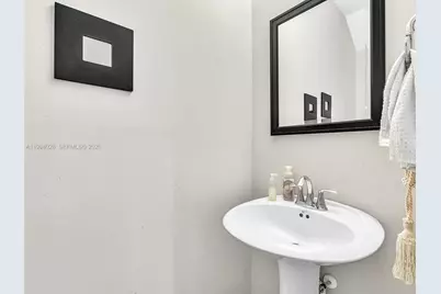 20973 NW 1st Dr, Pembroke Pines, FL 33029 - Photo 17