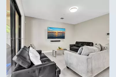 20973 NW 1st Dr, Pembroke Pines, FL 33029 - Photo 9