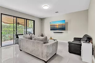 20973 NW 1st Dr, Pembroke Pines, FL 33029 - Photo 9