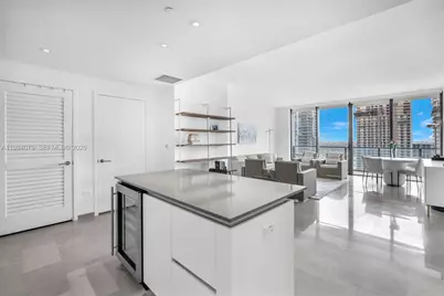 68 SE 6th St #3108, Miami, FL 33131 - Photo 3