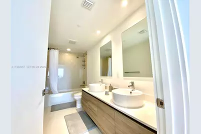 121 NE 34th St #807, Miami, FL 33137 - Photo 11
