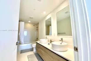 121 NE 34th St, Miami, FL 33137 - Photo 11