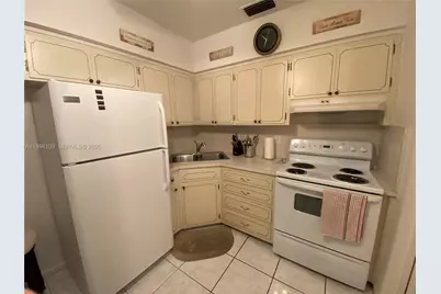 1050 Atlantic Shores Blvd #204, Hallandale Beach, FL 33009 - Photo 9
