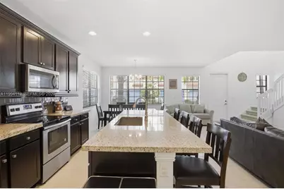 11652 SW 13th Ct, Pembroke Pines, FL 33025 - Photo 9