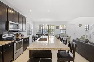 11652 SW 13th Ct, Pembroke Pines, FL 33025 - Photo 9