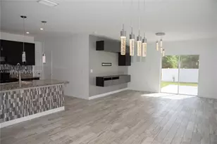 105 Lacewing Pl, Other City - In The State Of Florida, FL 33594 - Photo 5