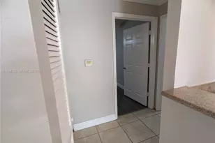 10677 NW 45th St, Coral Springs, FL 33065 - Photo 9