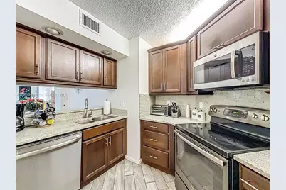 10401 W Broward Blvd #302, Plantation, FL 33324 - Photo 5