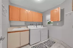 9841 SW 1st St, Plantation, FL 33324 - Photo 13