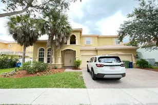 19183 N Hibiscus St, Weston, FL 33332 - Photo 1