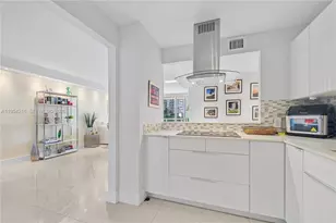 100 Bayview Dr, Sunny Isles Beach, FL 33160 - Photo 21