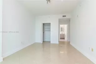 31 SE 5th St, Miami, FL 33131 - Photo 15