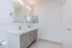 31 SE 5th St, Miami, FL 33131 - Photo 11