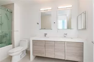 31 SE 5th St, Miami, FL 33131 - Photo 13