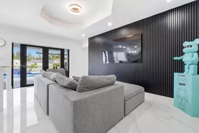 15763 SW 43rd St, Miami, FL 33185 - Photo 11