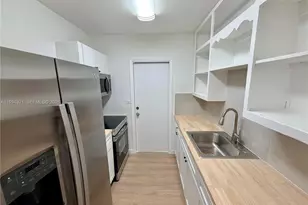 255 NW 32nd St, Miami, FL 33127 - Photo 7