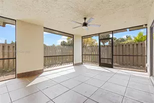 4843 NW 95th Ave, Sunrise, FL 33351 - Photo 9