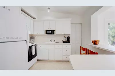 2905 SW 93rd Ct, Miami, FL 33165 - Photo 15