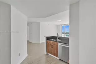 7900 Harbor Island Dr, North Bay Village, FL 33141 - Photo 11