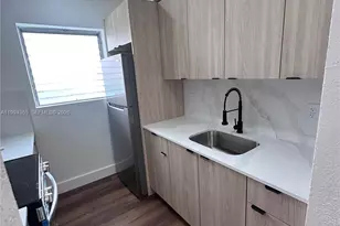 7725 Carlyle Ave, Miami Beach, FL 33141 - Photo 7