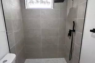 7725 Carlyle Ave, Miami Beach, FL 33141 - Photo 9