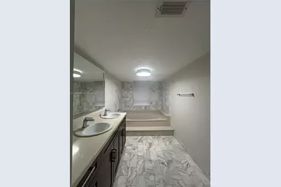 5845 Collins Ave #101, Miami Beach, FL 33140 - Photo 9