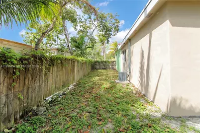 12901 NW Miami Ct, Miami, FL 33168 - Photo 23