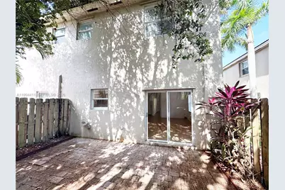22569 SW 89th Pl, Cutler Bay, FL 33190 - Photo 17