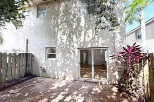 22569 SW 89th Pl, Cutler Bay, FL 33190 - Photo 17