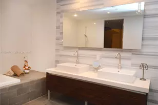 1100 Biscayne Blvd, Miami, FL 33132 - Photo 15