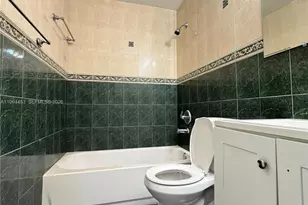 10000 NW 80th Ct, Hialeah Gardens, FL 33016 - Photo 9