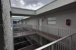 10000 NW 80th Ct, Hialeah Gardens, FL 33016 - Photo 21