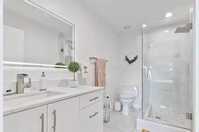 518 Woodgate Cir #E, Sunrise, FL 33326 - Photo 17