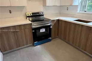 2430 NE 188th St, Miami, FL 33180 - Photo 3