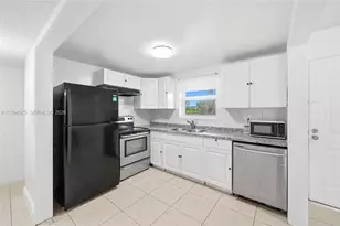 9375 Fontainebleau Blvd, Miami, FL 33172 - Photo 7