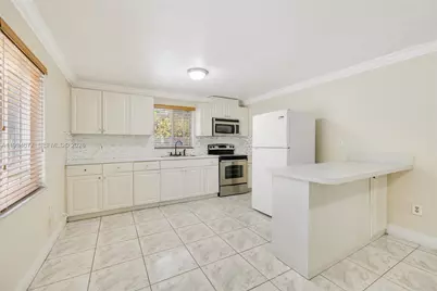 674 W 23rd St, Hialeah, FL 33010 - Photo 13