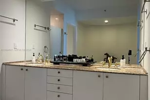 300 South Pointe Dr, Miami Beach, FL 33139 - Photo 11