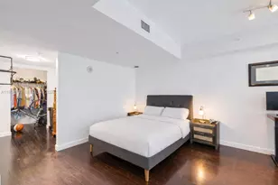41 SE 5th St, Miami, FL 33131 - Photo 13
